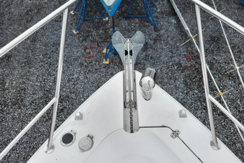 Slide: The Image of Bow view of 2006 Four Winns 348 Vista boat with anchor and railing. - 44