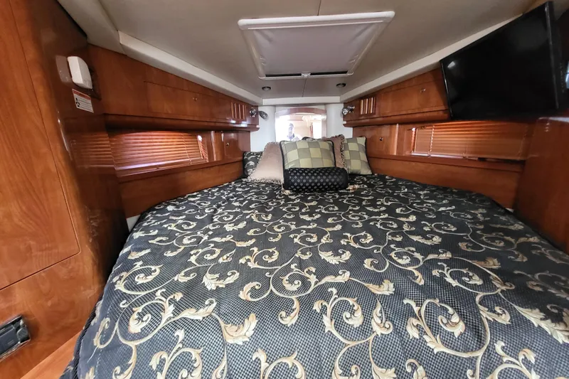 Slide: The Image of Rear view from a 2006 Four Winds Vista 348 boat, showing wake trails on the water. - 48