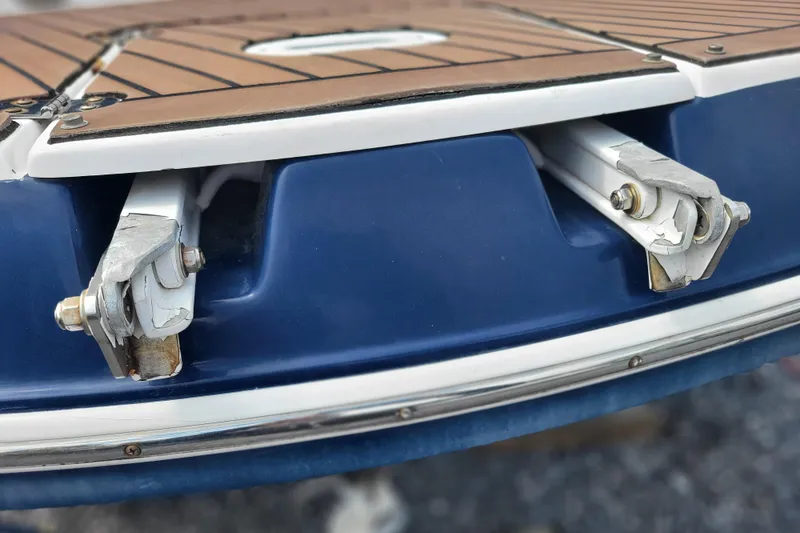Slide: The Image of Close-up of a 2006 Four Winds Vista 348 boat's rear platform with metal hinges. - 7