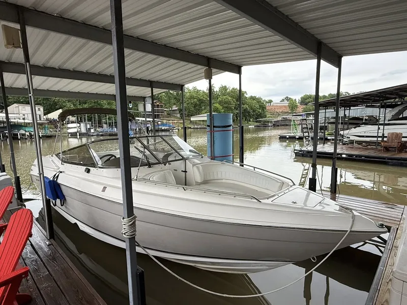 Slide: The Image of 2005 Regal 2900 BR boat in covered dock. - 10