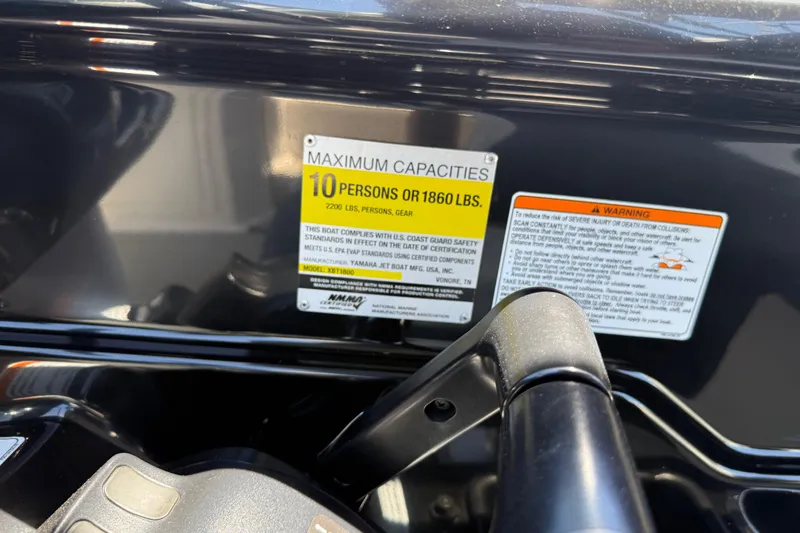Slide: The Image of 2020 Yamaha Boats 212S capacity label, indicating a maximum of 10 persons or 1860 lbs. - 28