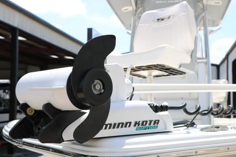 Slide: The Image of Minn Kota Riptide motor on 2016 Sea Hunt BX 22 BR boat. - 18