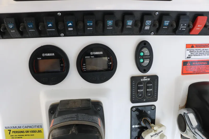 Slide: The Image of Control panel of a 2016 Sea Hunt BX 22 BR boat with Yamaha gauges. - 43