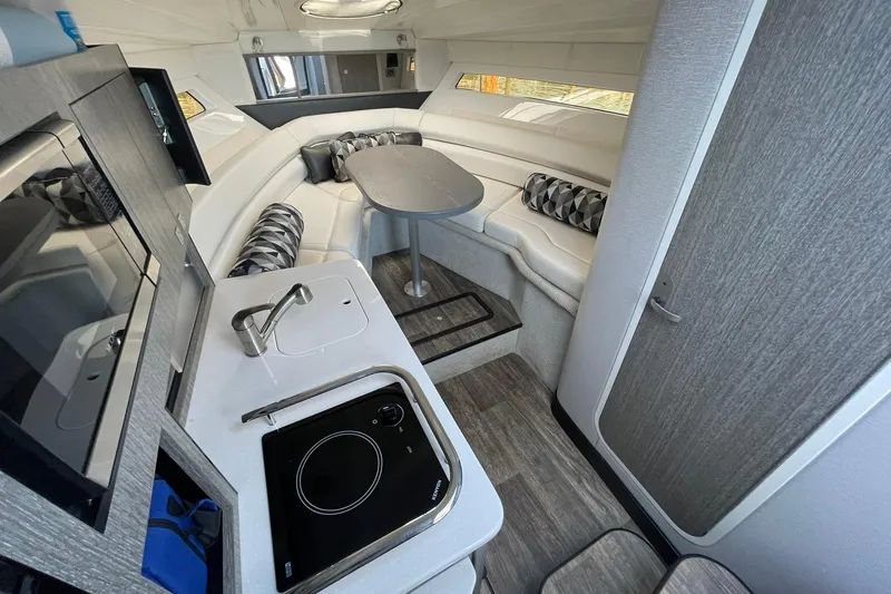 Slide: The Image of Monterey 295 Sport Yacht 2022 - 10