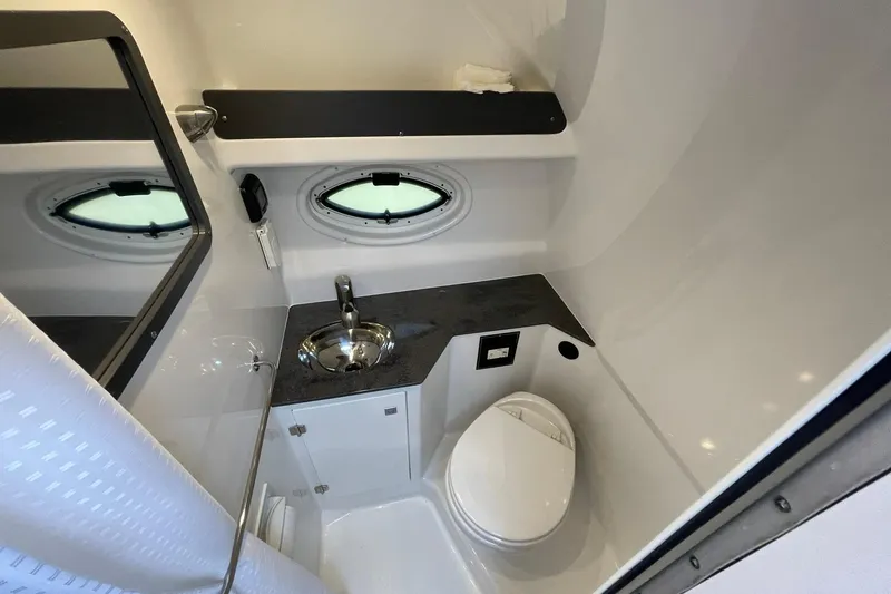 Slide: The Image of Monterey 295 Sport Yacht 2022 - 25