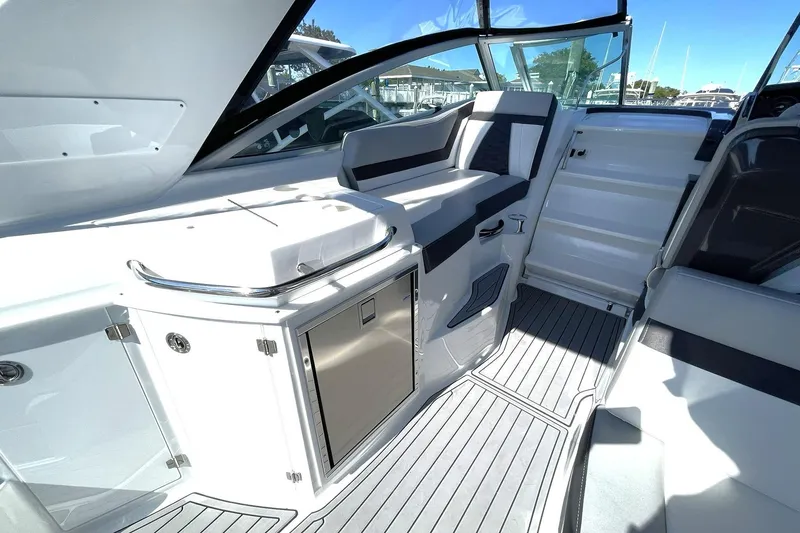 Slide: The Image of Monterey 295 Sport Yacht 2022 - 51