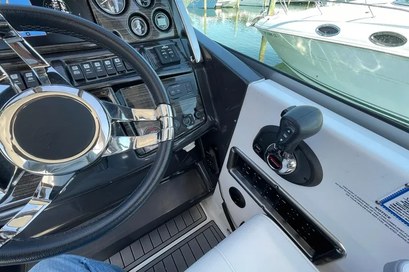 Slide: The Image of Monterey 295 Sport Yacht 2022 - 60