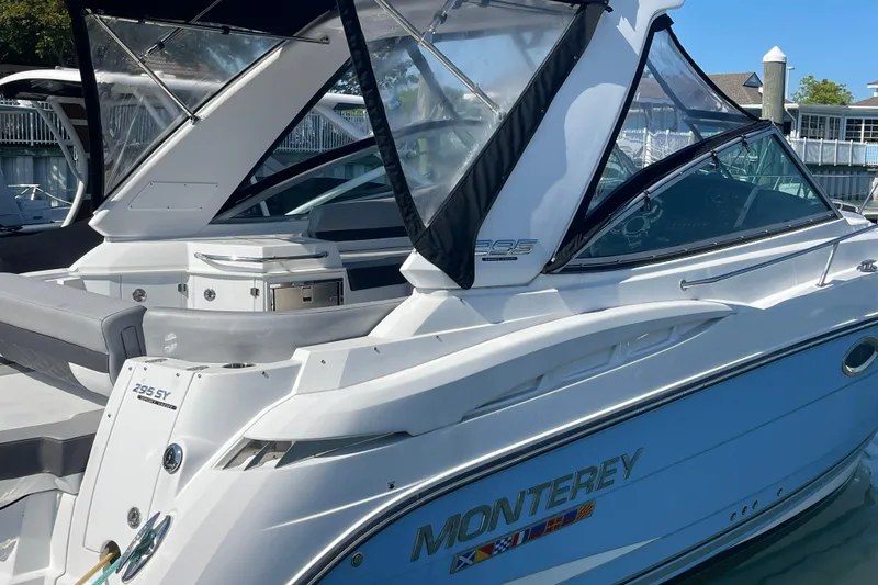 Slide: The Image of Monterey 295 Sport Yacht 2022 - 74