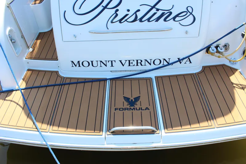 Slide: The Image of 2005 Formula 31 Performance Cruiser boat deck with "Pristine" and "Mount Vernon, VA" text. - 6