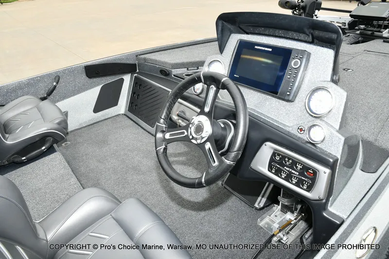 Slide: The Image of Interior of a 2020 Nitro Z19 Pro boat with steering console. - 38