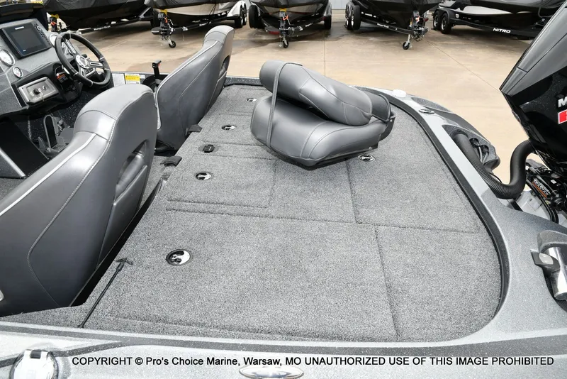 Slide: The Image of Interior of a 2020 Nitro Z19 Pro boat. - 40