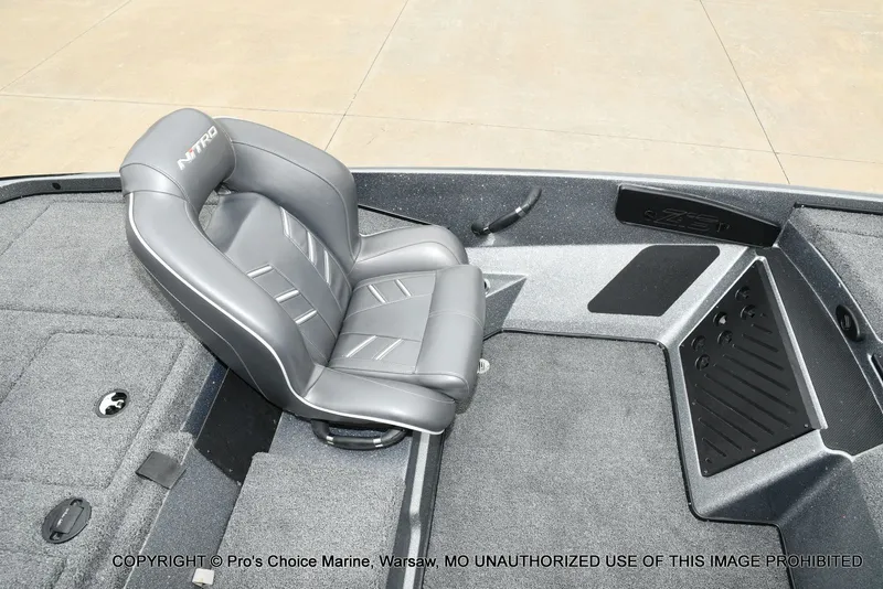 Slide: The Image of Gray seat in Nitro Z19 Pro boat, model year 2020. - 47