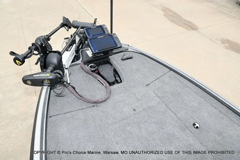 Slide: The Image of Nitro Z19 Pro 2020 boat with electronics and controls. - 9