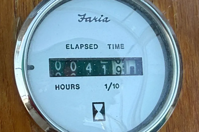 Slide: The Image of Faria elapsed time gauge showing 419 hours on 1988 Cruisers Yachts 2470 Holiday. - 21