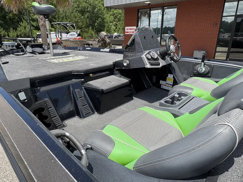 Slide: The Image of Interior view of Ranger Z100 Series Z185 boat, 2021 model. - 11