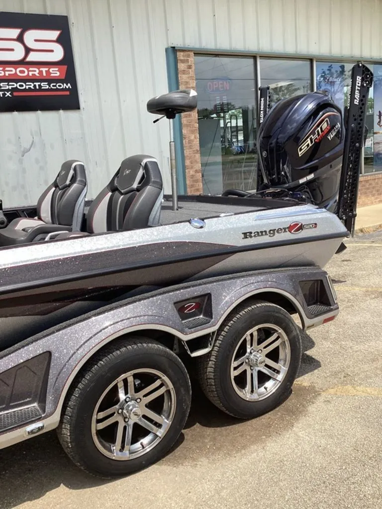Slide: The Image of 2025 Ranger Z520R boat with sleek design and powerful engine. - 11