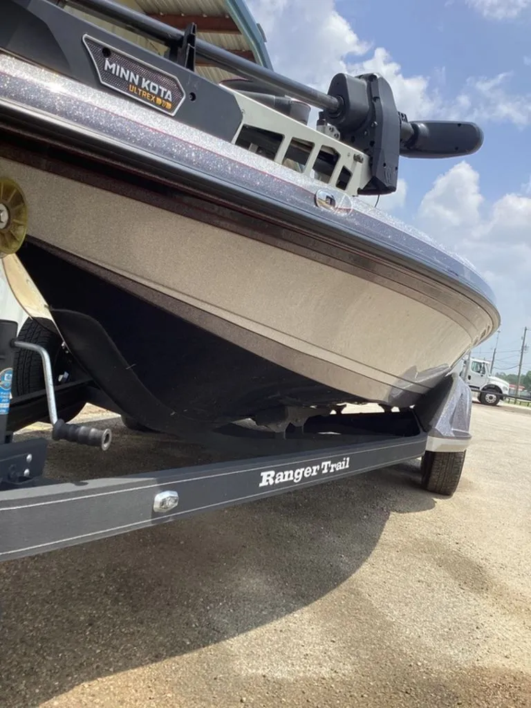Slide: The Image of Ranger Z520R 2025 boat on trailer with Minn Kota Ultrex. - 13