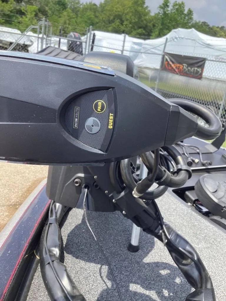 Slide: The Image of Ranger Z520R 2025 boat with Quest control system. - 14