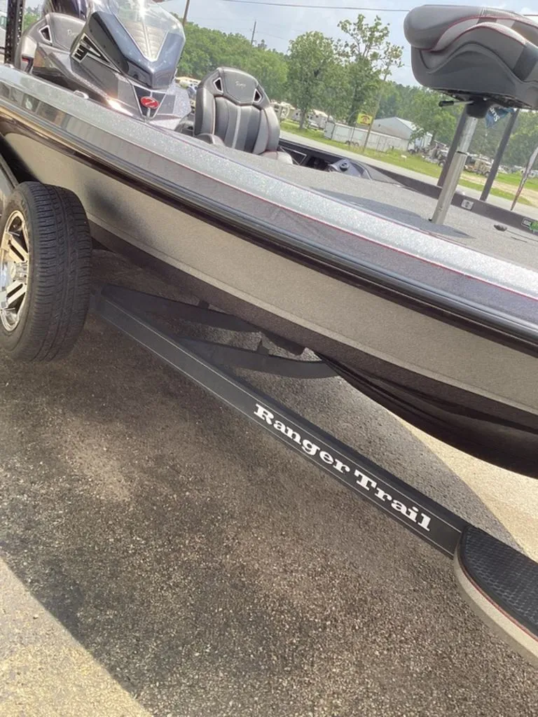 Slide: The Image of 2025 Ranger Z520R boat on Ranger Trail trailer. - 16