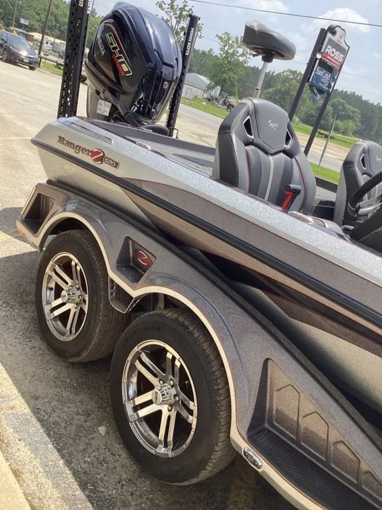 Slide: The Image of 2025 Ranger Z520R boat with powerful outboard motor. - 18