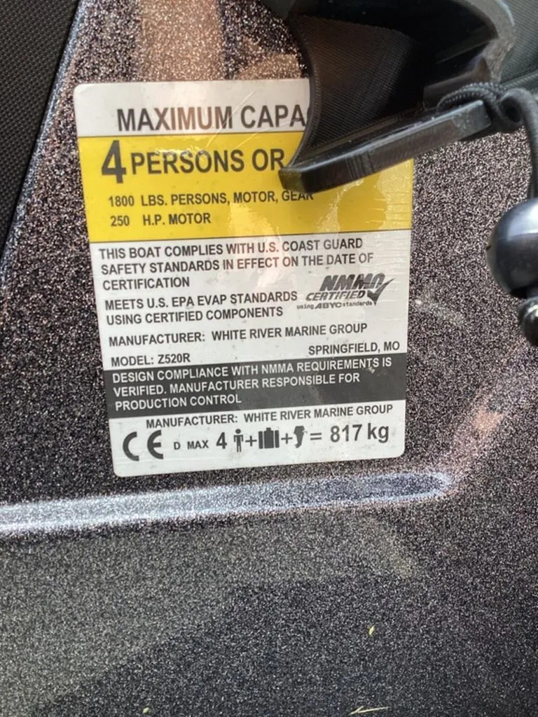 Slide: The Image of Label on Ranger Z520R 2025, maximum capacity 4 persons, 1800 lbs. - 37