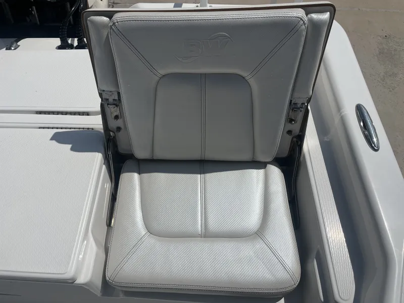 Slide: The Image of Seat on a 2017 Blue Wave 2300 boat. - 27