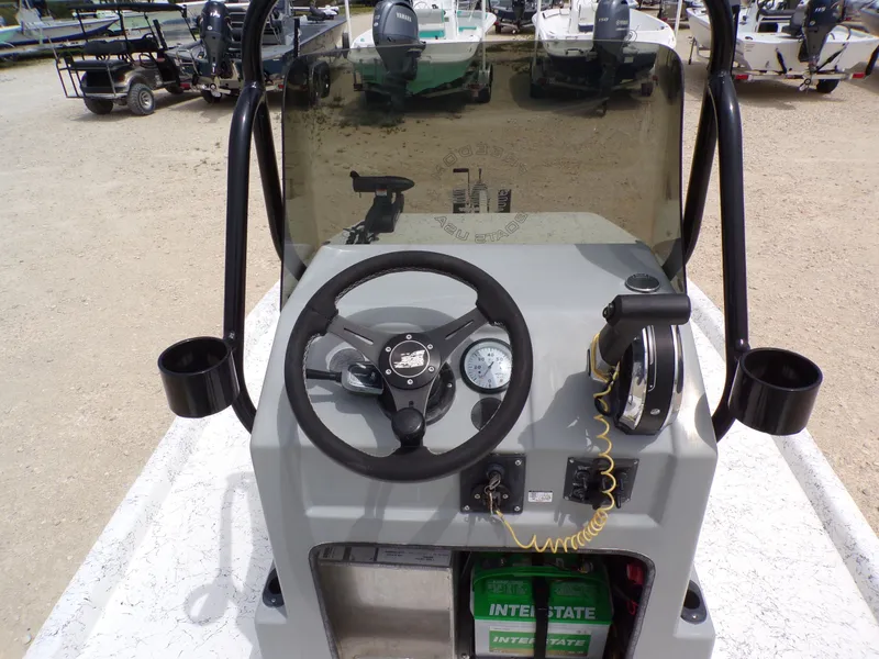 Slide: The Image of Steering console of Freedom 14 CHIQUITA boat, model year 2024. - 22