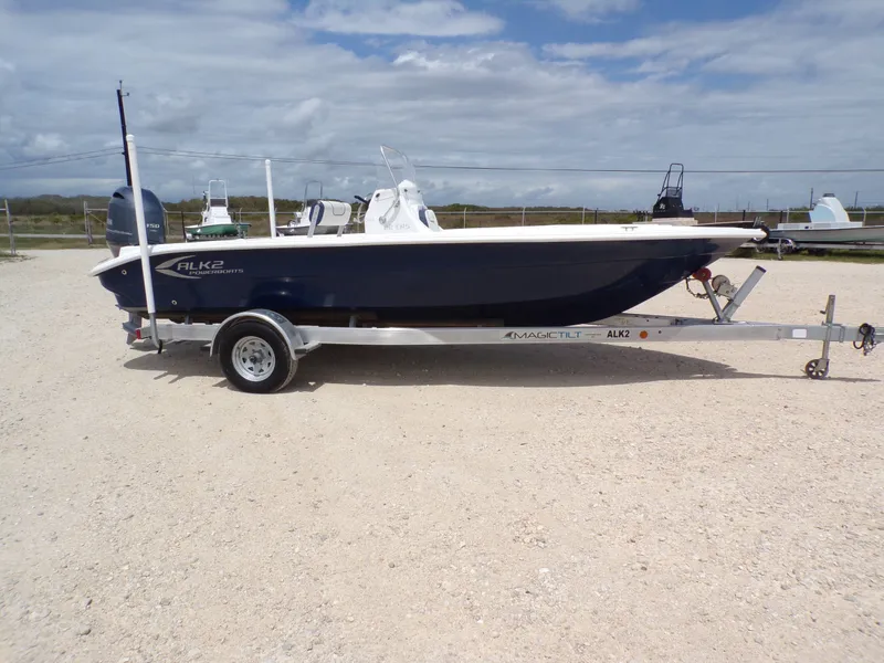 Slide: The Image of 2023 K2 Powerboats 22CRS on trailer, side view. - 7
