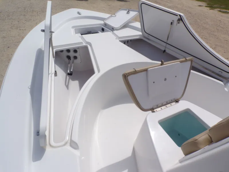 Slide: The Image of Interior view of a 2016 Sportsman 207 Masters boat. - 21
