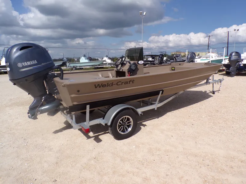 Slide: The Image of Weldcraft 1850 MUVDD SP DLX CC FO boat, 2026 model, with Yamaha engine. - 11