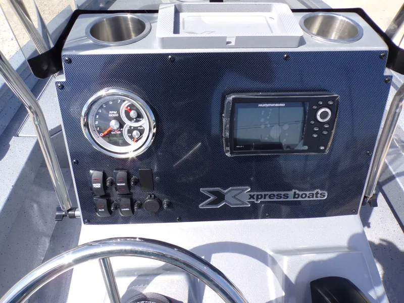 Slide: The Image of Dashboard of Xpress H20B Bay boat, model year 2025. - 20