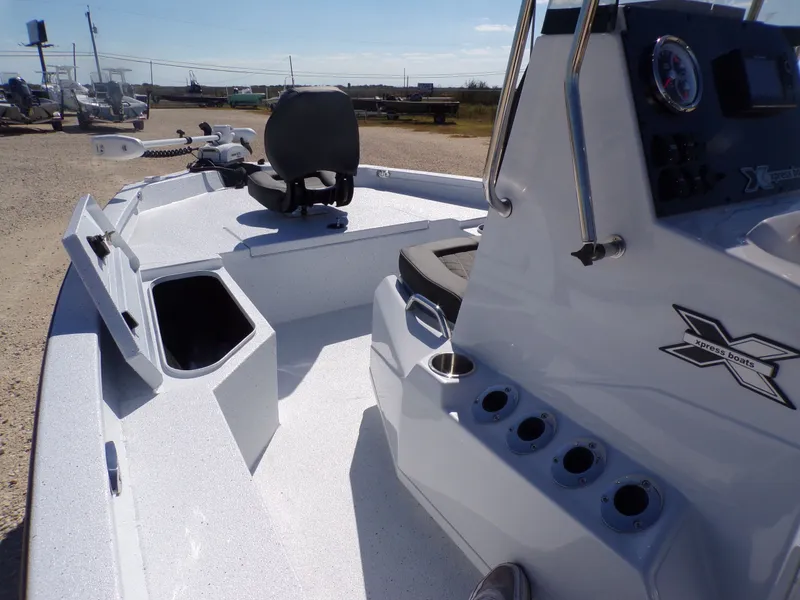 Slide: The Image of 2026 Xpress H20B Bay boat with console and seating. - 17