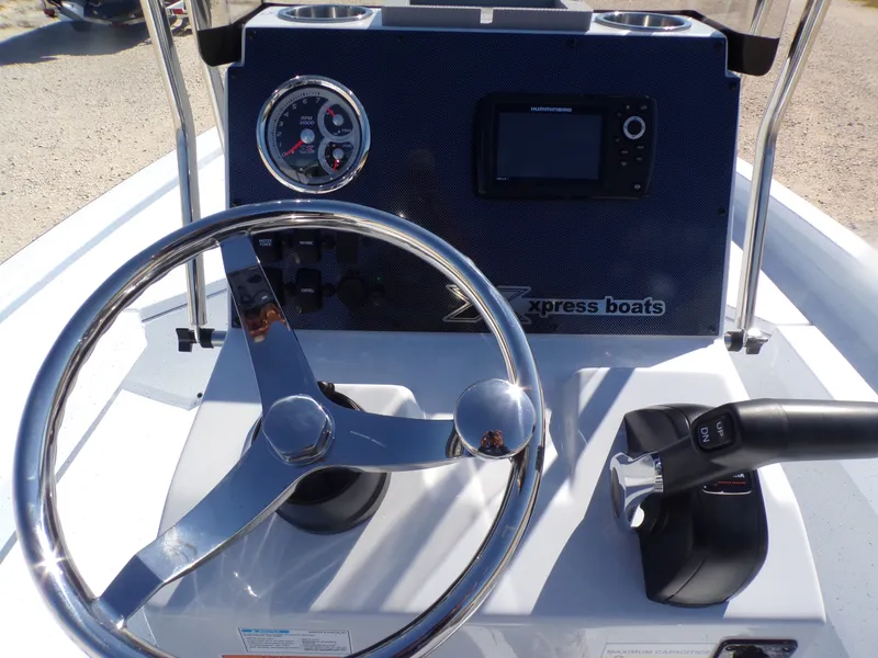Slide: The Image of Steering console of Xpress H20B Bay boat, model year 2026. - 25