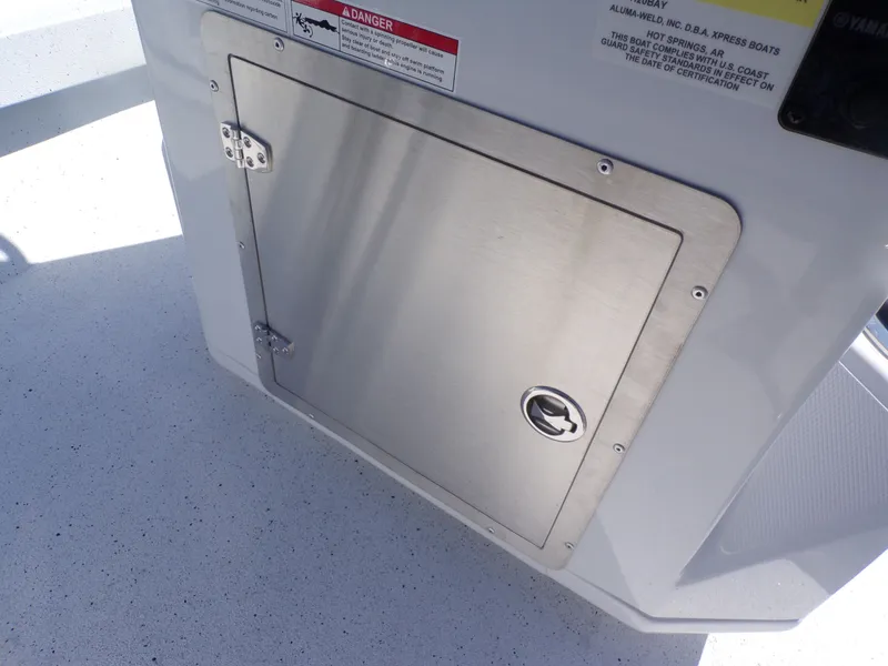 Slide: The Image of Stainless steel door on Xpress H20B Bay boat, year 2026. - 27