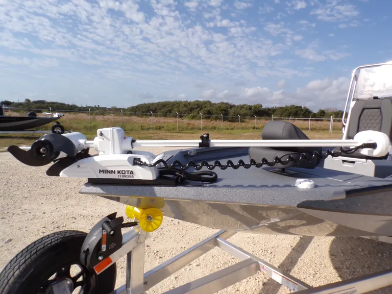 Slide: The Image of 2026 Xpress H20B Bay boat with Minn Kota Terrova motor. - 28