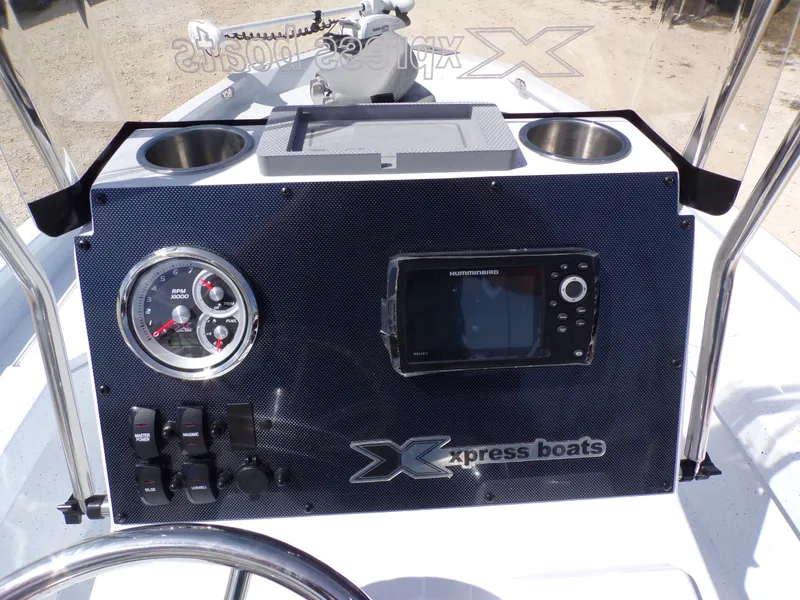 Slide: The Image of Dashboard of Xpress H20B Bay boat, model year 2025. - 20