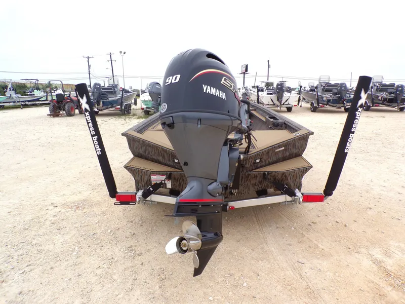 Slide: The Image of Rear view of Xpress X18DB boat with Yamaha 90 engine, year 2026. - 15