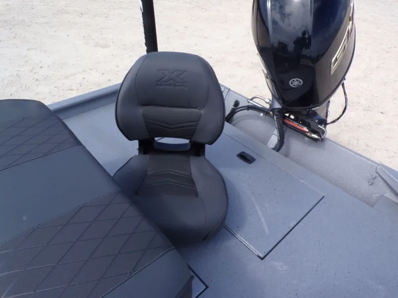 Slide: The Image of 2026 Xpress XP18CC boat seat and motor view. - 31