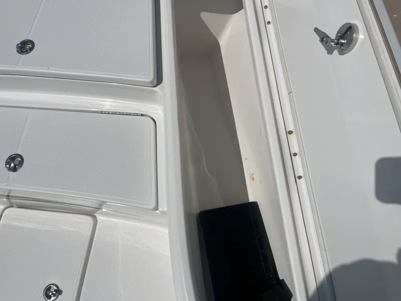 Slide: The Image of Interior view of a 2017 Blue Wave 2300 boat. - 15