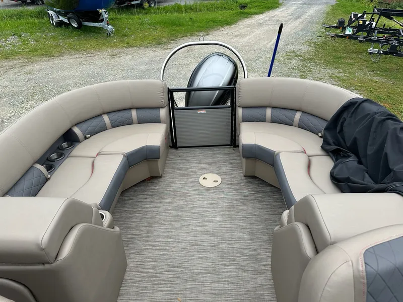 Slide: The Image of Interior of a 2022 Bennington 23 LSR pontoon boat with gray seating. - 10