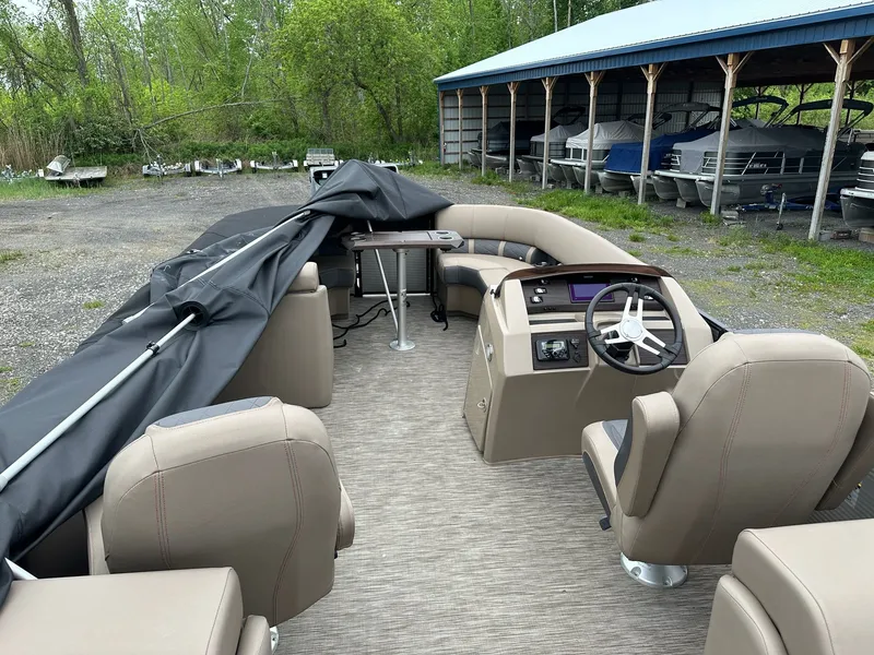 Slide: The Image of Interior of a 2022 Bennington 23 LSR pontoon boat outdoors. - 12