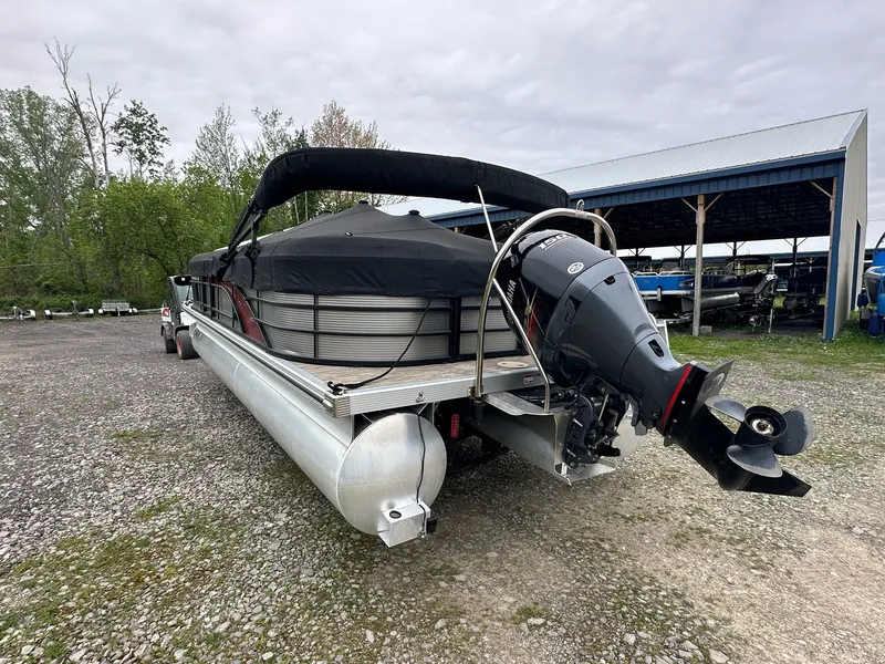 Slide: The Image of 2022 Bennington 23 LSR pontoon boat with motor on trailer. - 5