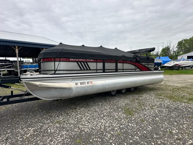 Slide: The Image of 2022 Bennington 23 LSR pontoon boat covered on trailer. - 6