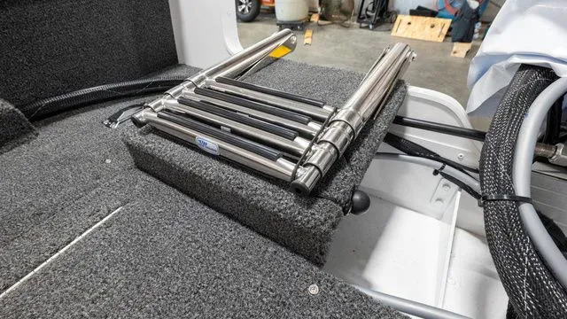 Slide: The Image of Lund 1650 Rebel XL SS 2025 - 10