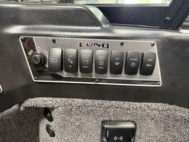 Slide: The Image of Lund 1775 Impact XS Sport 2026 - 7