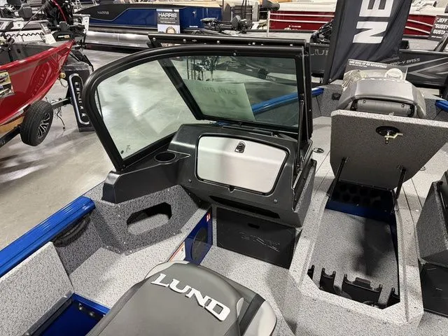 Slide: The Image of Lund 1700 Explorer Sport 2026 - 10