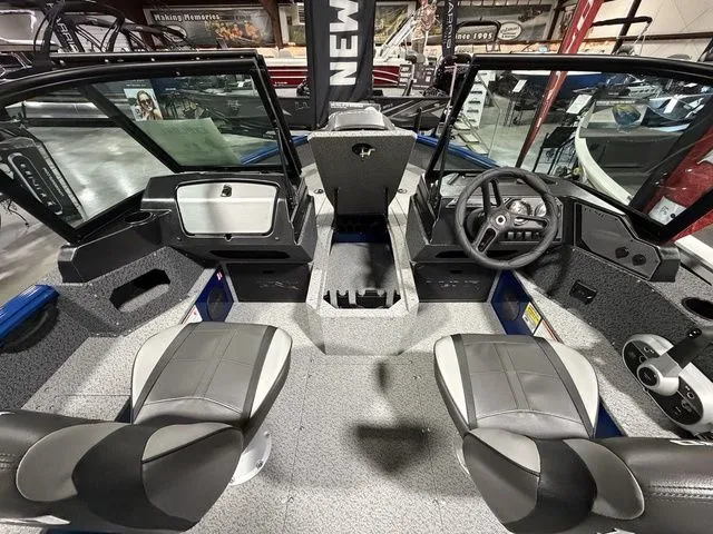 Slide: The Image of Lund 1700 Explorer Sport 2026 - 3