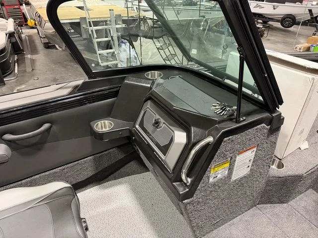 Slide: The Image of Lund 2275 Baron Sport 2026 - 18