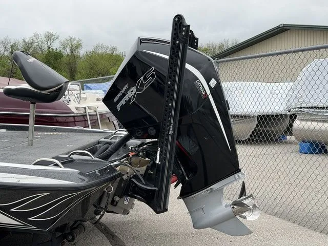 Slide: The Image of Phoenix Bass Boats 721 ProXP 2021 - 14
