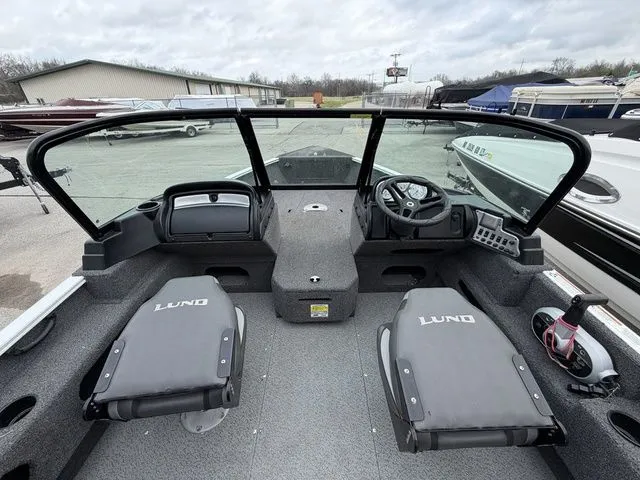 Slide: The Image of Lund 1775 Adventure Sport 2020 - 6